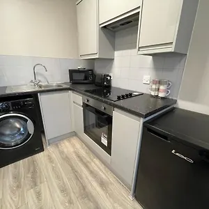 Mays - 458 Mill Street, Free Parking, 3 Minutes In Taxi To Baltic Market And Centre - Sleep 1-4 Guests Liverpool
