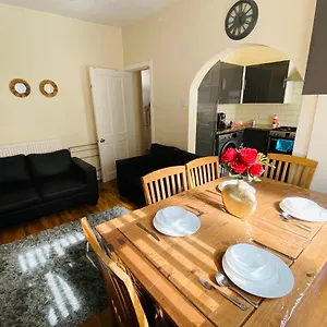 Entire 4 Bedroom House - Ev Point & Free Parking Liverpool
